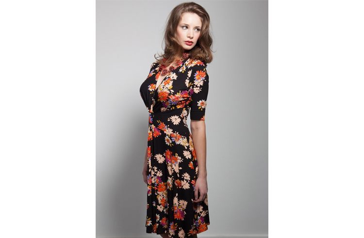 Links to clothing for hourglass figure bodies and women with large cup sizes. Ah