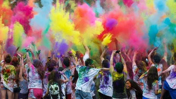 clothes holi
