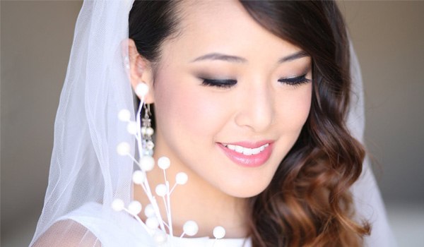 Asian Brides Using 70