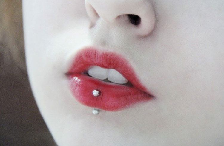 vertical labret piercings