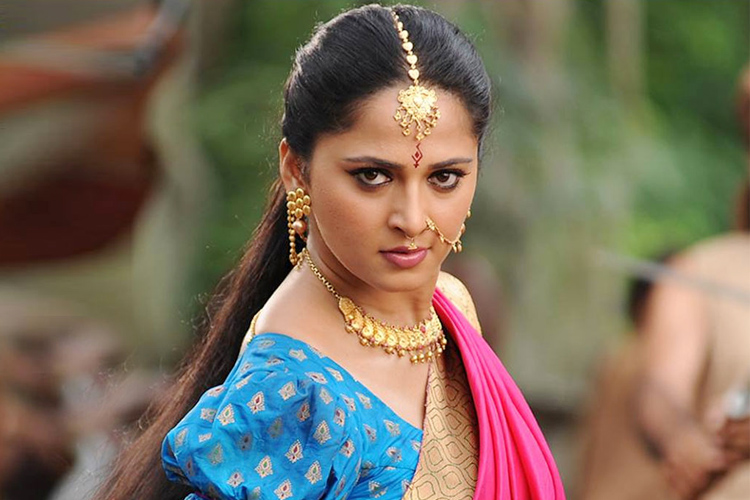 Anushka Shetty Sweety Height Weight Age Marriage Husband And Biography She was also a yoga instructor and has trained under yoga guru bharat thakur. fashionlady