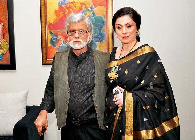 alpana-gujral-jewelry-designer-with-father-satish-gujral alpana gujral jewelry designer with father satish gujral