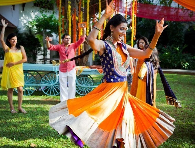 mehendi anarkali bride