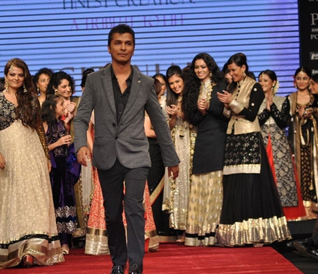 vikram phadnis with bollywood and television celebs on ramp