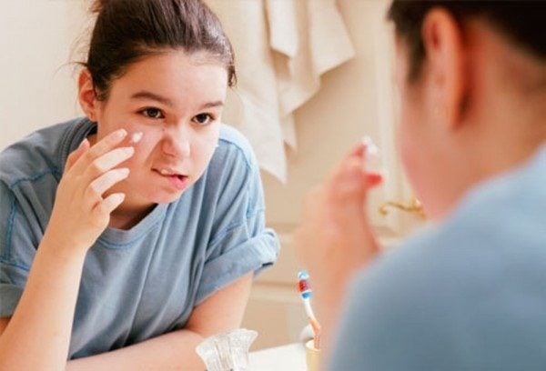 don't-touch-face-with-dirty-hands beauty tips for moms on the go