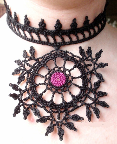 famous mehndi necklace