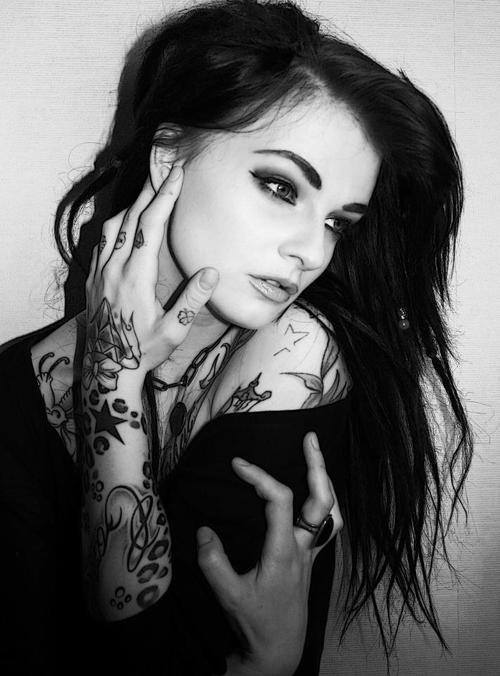 most beautiful girls with tattoo designs