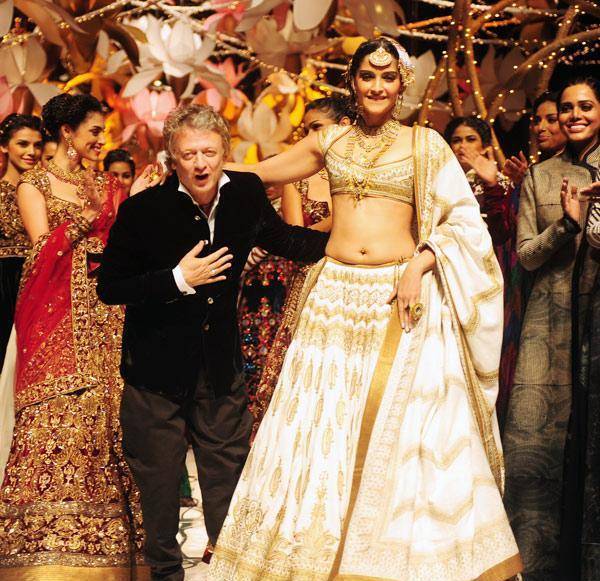 sonam kapoor rohit bal bridal fashion week