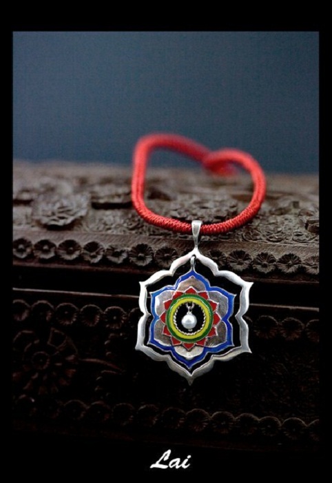 contemporary lai necklace diwali special