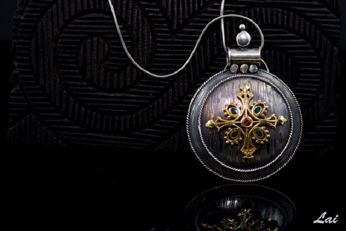 contemporary-lai-pendant-diwali-special contemporary lai pendant diwali special
