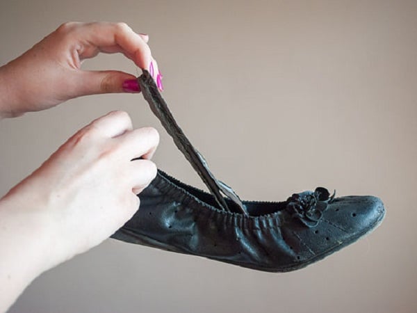 remove soles toremove shoe odor