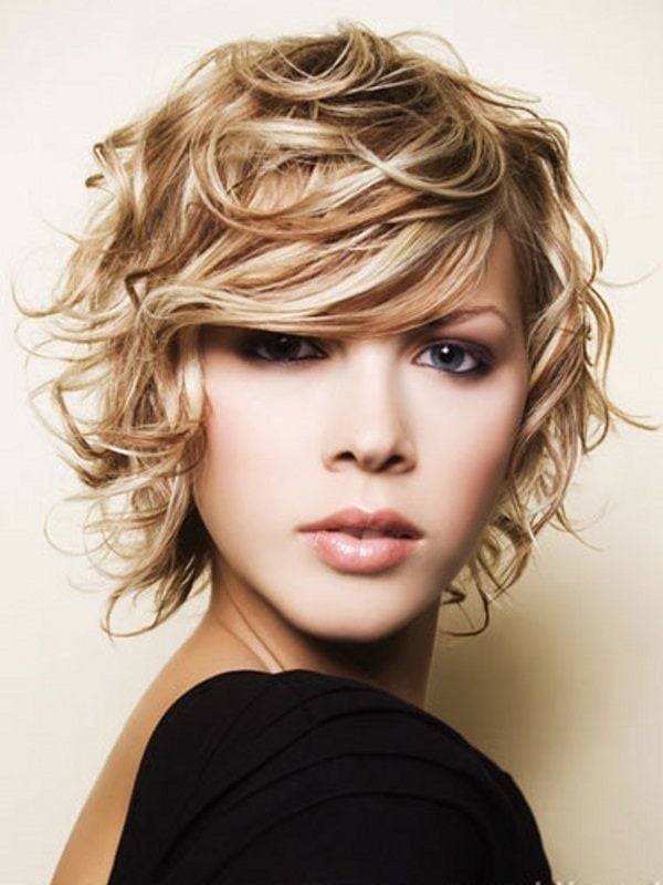 Flirty Flip hair style for round face