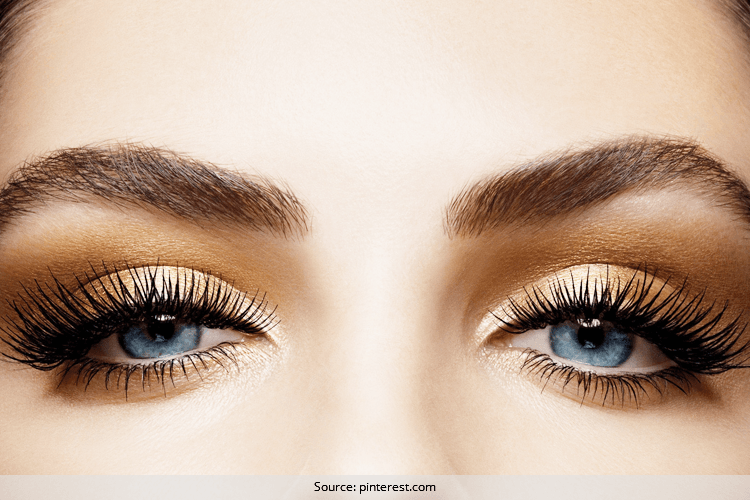 Fake Eye Lashes zum ersten Mal ausprobieren? Befolgen Sie diese Tipps  