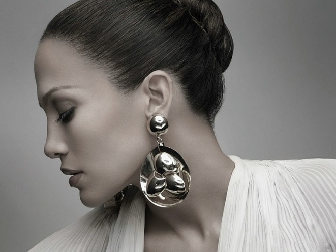 bold accessories at office Bold Makeup Trends