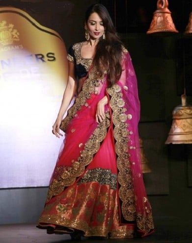 Malaika Arora Khan walk for Vikram Phadnis at Blenders Pride