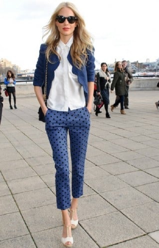 how to wear printed pants