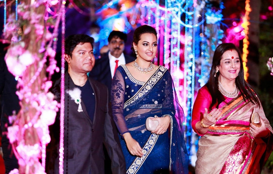 Sonakshi-Sinha-ahana-deol-reception