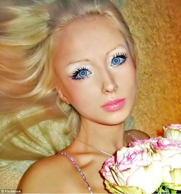 real-life-barbie-Valeria-Lukyanova