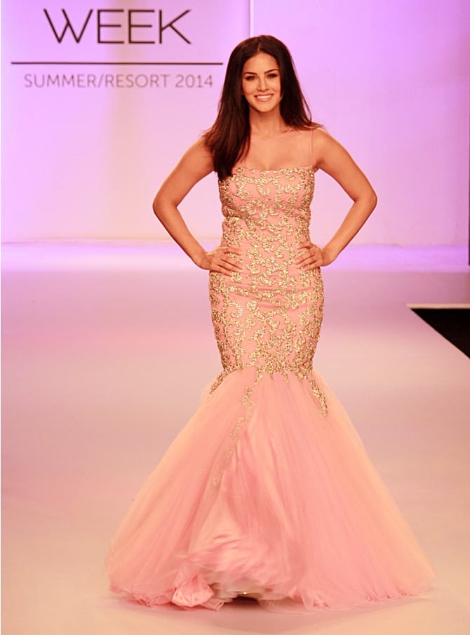 sunny-leone-jyotsna-tiwari-lfw-summer-resort-2014-finale sunny-leone-jyotsna-tiwari-lfw-summer-resort-2014-finale