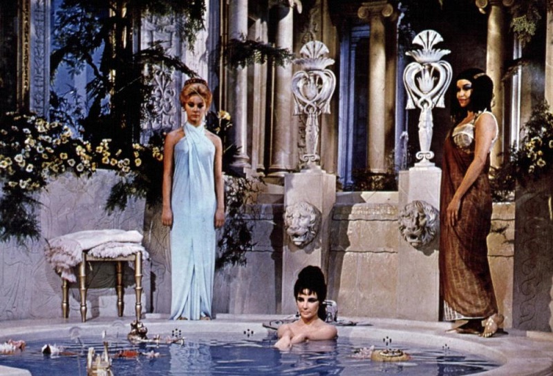 cleopatra-bath