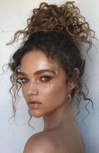 Curly hairstyle for round face