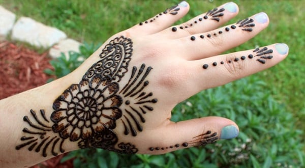 Simple Mehendi Designs for left hand