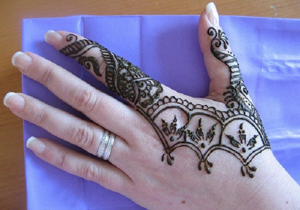 Simple Mehendi Designs for index finger