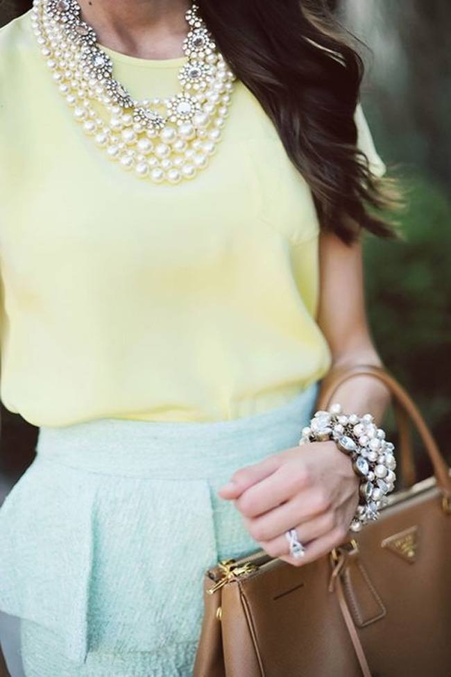 Classy neckpiece pearl jewelry