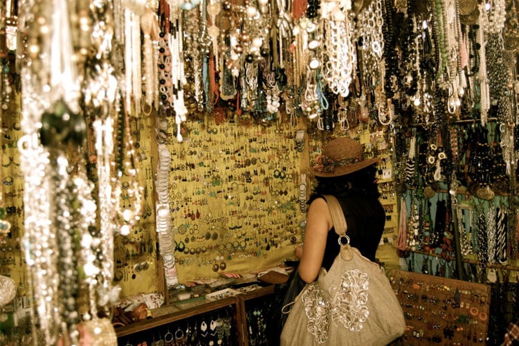 Street Shopping In Mumbai 