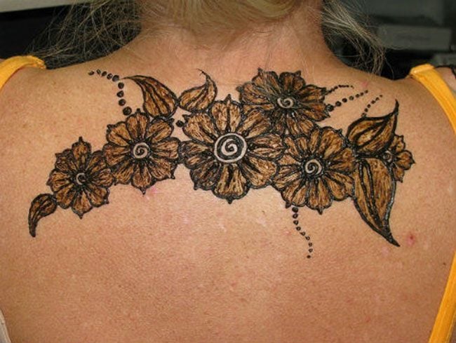 mehndi near neck 