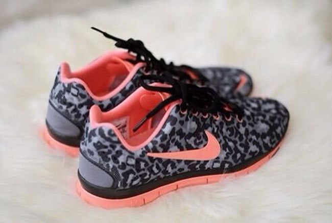 NIKE RUNNING SHOES