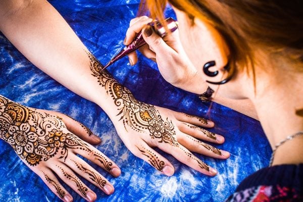 How To Apply Henna Mehndi Designs - Step by Step Tutorial