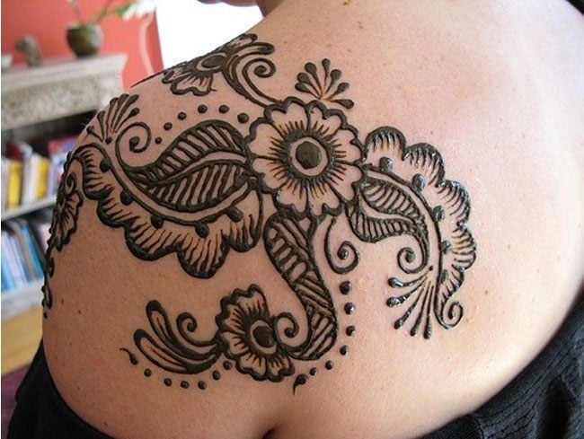 inspiring henna tattoos on shoulders 