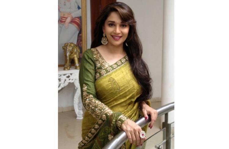 Madhuri Dixit Hairstyles in Saree