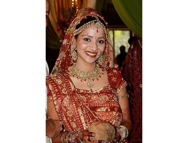 The Beautiful Gujarati Bride – Bridal Hairstyle, Bridal Saree and More