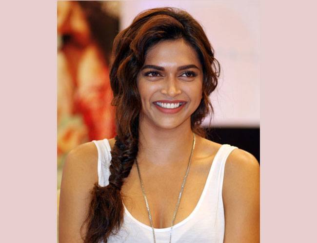 7 Deepika Padukone Hairstyles for Western Outfits