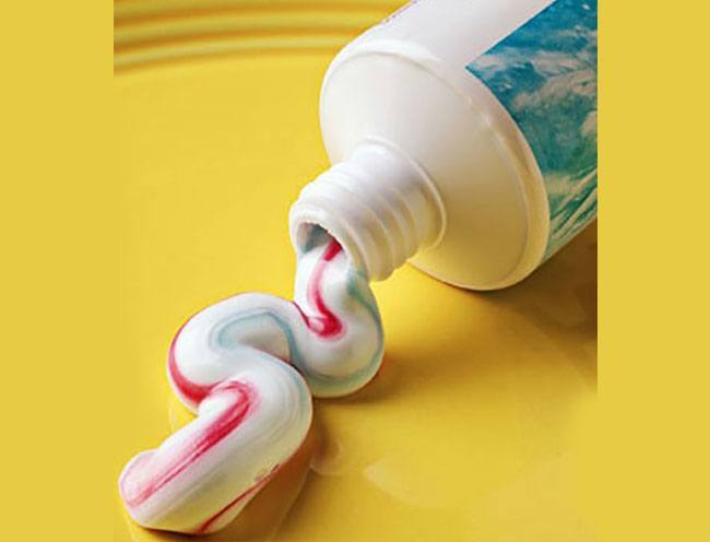 Triclosan toothpaste