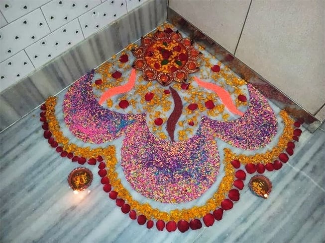 Featured image of post Free Hand Corner Rangoli Design - Pongal is celebrated on jan 15th this year and what's special about it?