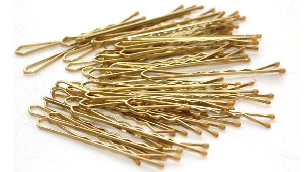 25 Different Ways to Use Bobby Pins