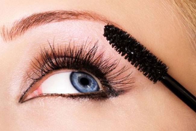 Highlight Your Eyes Using Mascara