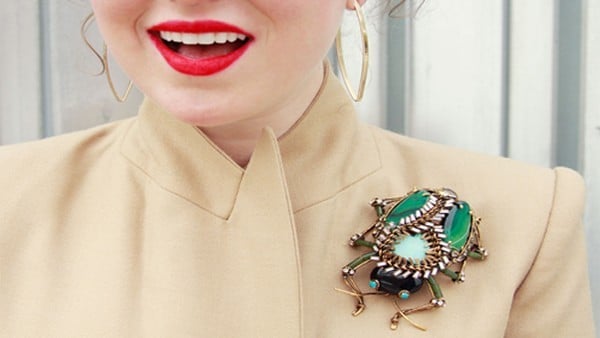 How to Wear a Brooch with Different Types of Clothing