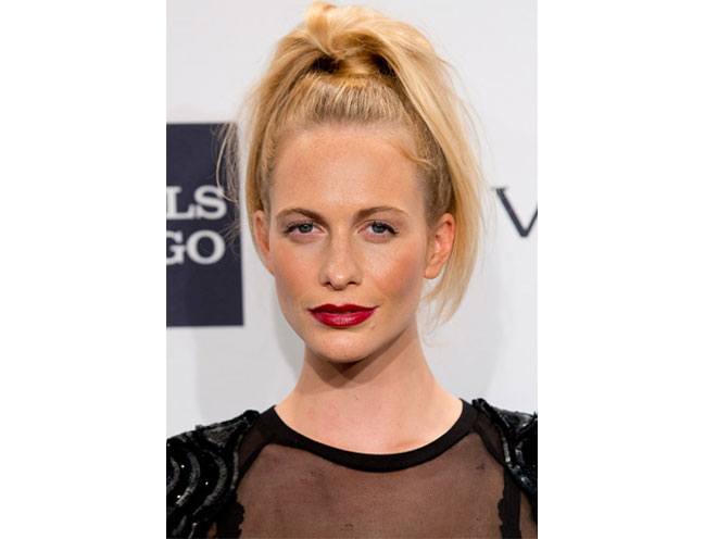 Poppy Delevingnes pretty high ponytail