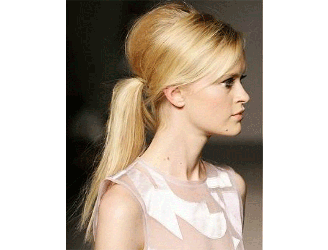 How to Pouf Your Hair? - 6 Pouf Hairstyles for you to Try! How to Pouf Your Hair? - 6 Pouf Hairstyles for you to Try!