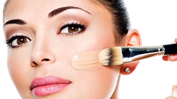 Golden Tips from Celebrity Makeup Artists on Foundation