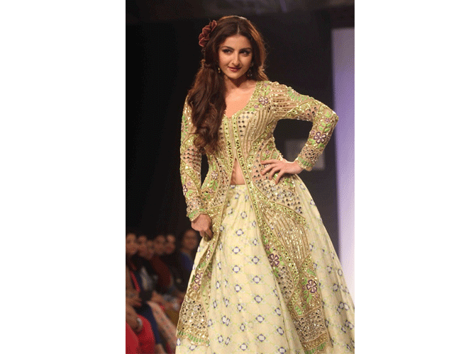 Soha’s Filmy-cum-Fashion Parade