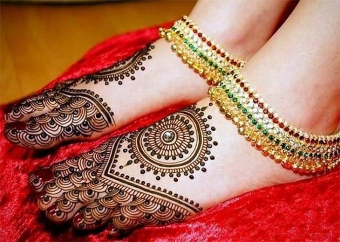 Mehendi Design For Legs