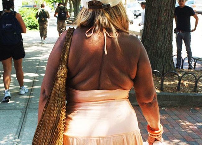 Dinge zu beachten, wenn Backless Kleider tragen  