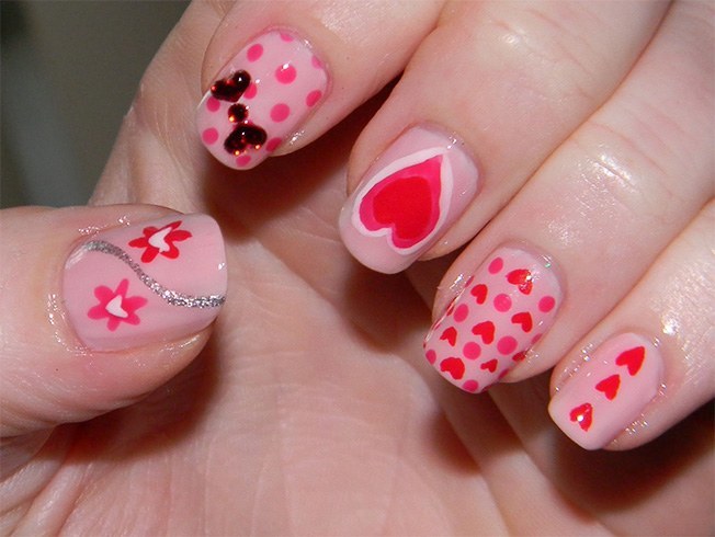 Nail art designs for V day