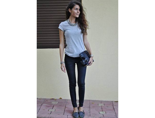 plain tee shirt with jeans