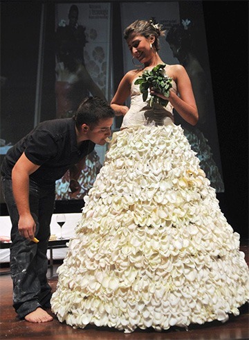 Sugar-coated rose petals wedding gown